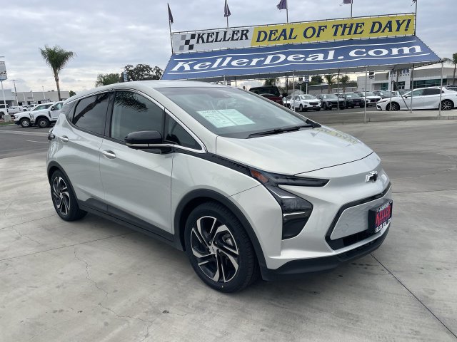 Used 2023 Chevrolet Bolt LT w/ Infotainment Package FWD image 2