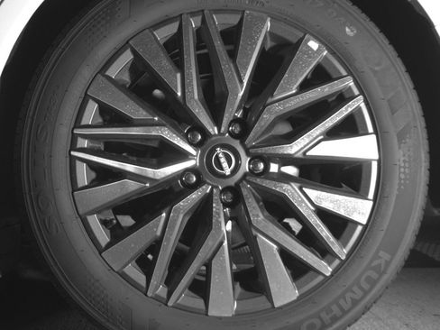 Used 2025 Nissan Altima 2.5 SV image 14