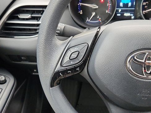 Used 2021 Toyota C-HR LE image 23