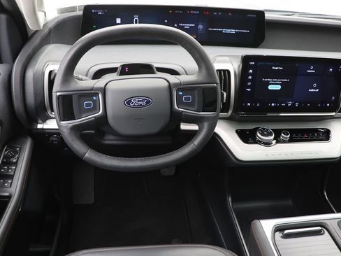 Used 2025 Ford Expedition Active AWD/4WD image 13