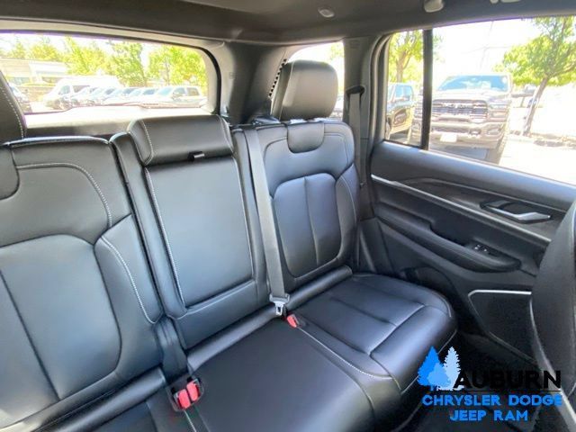 Used 2026 Jeep Grand Cherokee Limited AWD/4WD image 22
