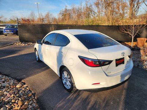 Used 2017 Toyota Yaris iA image 3