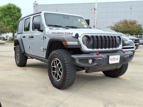 Used 2024 Jeep Wrangler Unlimited Rubicon AWD/4WD image 3