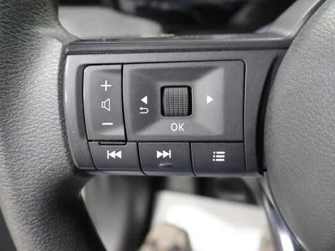 Used 2025 Nissan Kicks SV AWD/4WD image 31