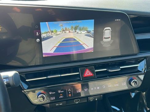 Used 2023 Kia Niro EX image 16