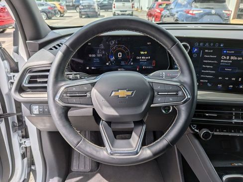 Used 2025 Chevrolet Traverse LT FWD image 13