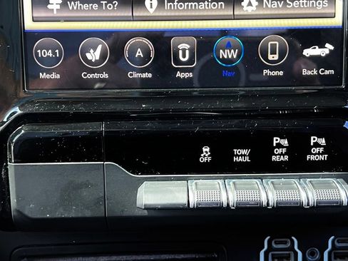 Used 2019 RAM 1500 Laramie AWD/4WD image 39