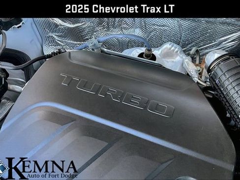 Used 2025 Chevrolet Trax LT w/ Driver Confidence Package FWD image 33