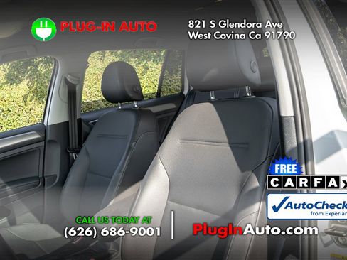 Used 2015 Volkswagen Golf S image 7