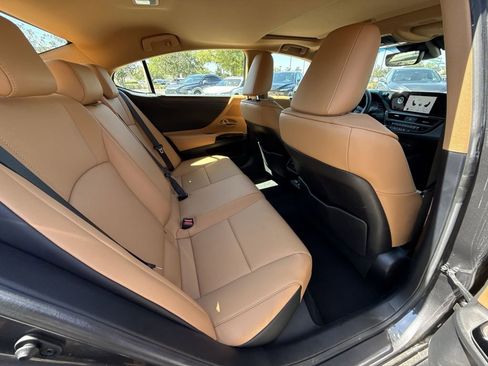 Used 2025 Lexus ES 350 w/ Premium Package image 17