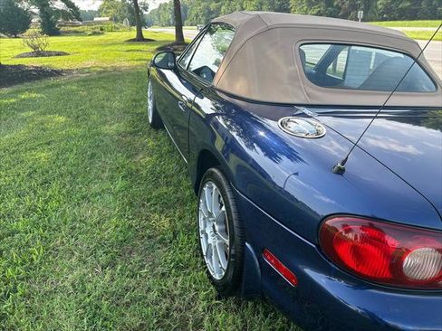 Used 2002 MAZDA MX-5 Miata RWD image 11