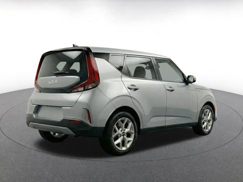 Used 2025 Kia Soul LX w/ LX Technology Package FWD image 8