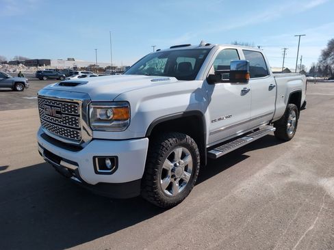 Used 2019 GMC Sierra 2500 Denali w/ Duramax Plus Package image 4