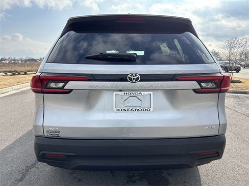 Used 2025 Toyota Grand Highlander LE image 4