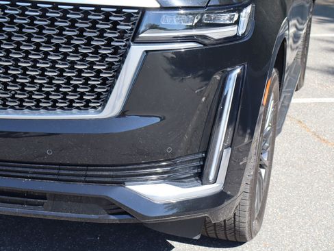 Used 2022 Cadillac Escalade Premium Luxury AWD/4WD image 11