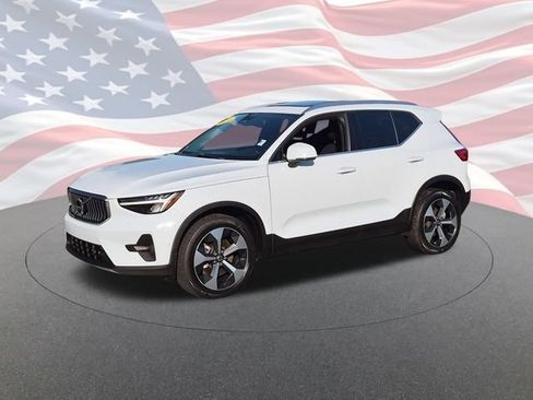 Used 2024 Volvo XC40 B5 Plus AWD/4WD image 7