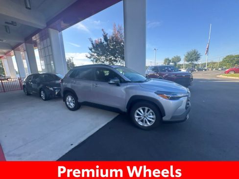 Used 2026 Toyota Corolla Cross LE FWD image 11