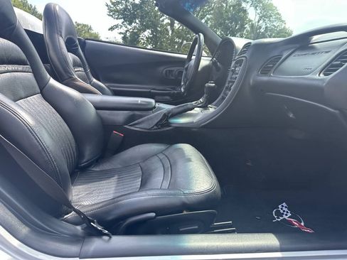Used 2001 Chevrolet Corvette Convertible w/ Preferred Equipment Group2 RWD image 18