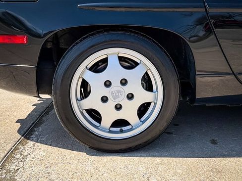 Used 1990 Porsche 928 image 15