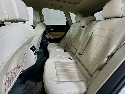 Used 2023 Audi Q5 2.0T Premium w/ Convenience Package image 9
