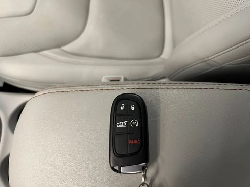 Used 2020 Jeep Cherokee Limited w/ Technology Group AWD/4WD image 16