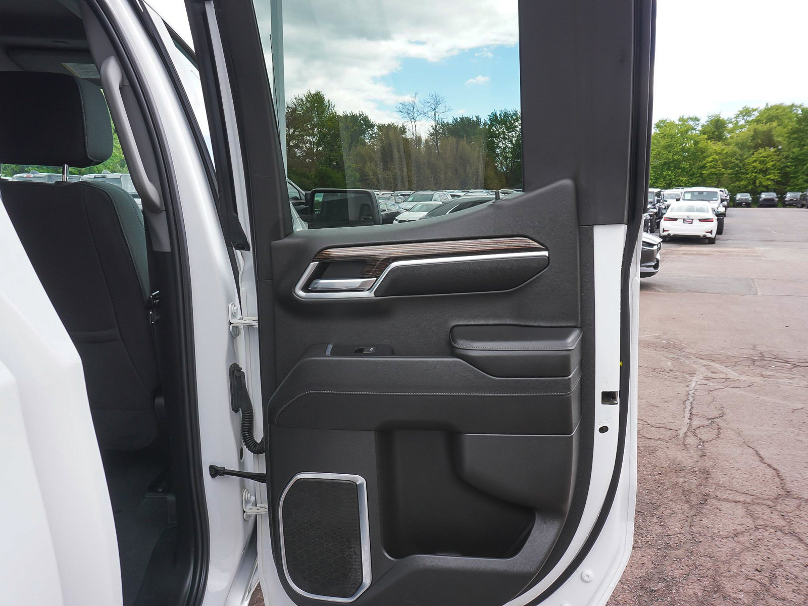 Used 2023 GMC Sierra 1500 Elevation w/ X31 Off-Road Package AWD/4WD image 13