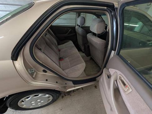 Used 1998 Toyota Camry CE FWD image 27