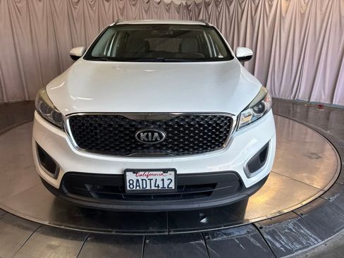 Used 2017 Kia Sorento AWD w/ LX V6 Convenience Package image 2