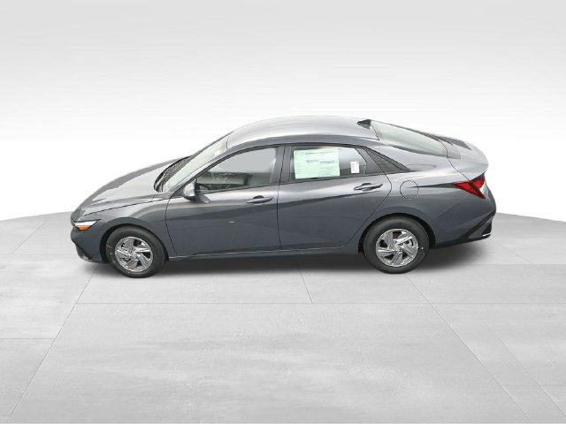 Used 2026 Hyundai Elantra SE FWD image 27