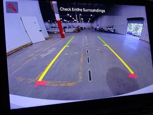 Used 2024 Jeep Grand Cherokee Limited image 9