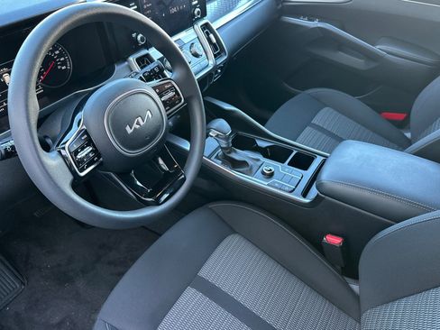 Used 2023 Kia Sorento LX image 9