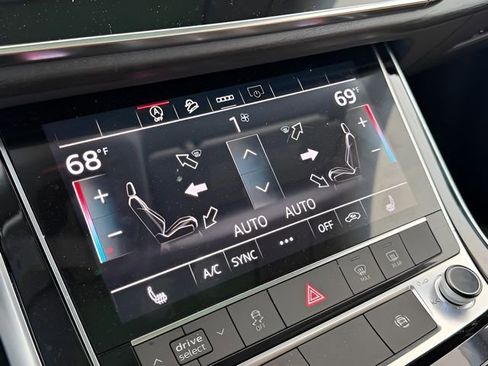 Used 2025 Audi Q8 Premium image 25
