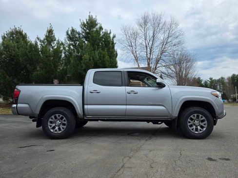 Used 2019 Toyota Tacoma SR5 image 11