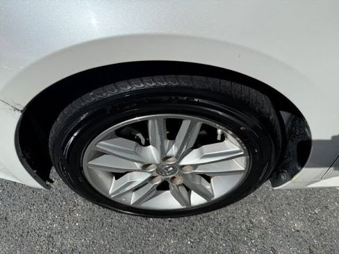 Used 2015 Toyota Avalon XLE FWD image 7