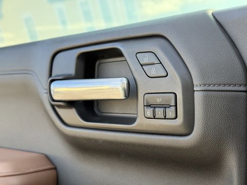 Used 2020 Chevrolet Silverado 1500 High Country w/ Technology Package image 9