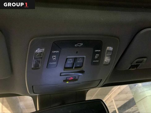 Certified 2022 Toyota Sienna Limited image 34