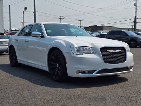 Used 2020 Chrysler 300 Limited RWD image 3