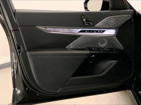 Certified 2023 BMW i7 xDrive60 w/ Executive Package 2 AWD/4WD image 24