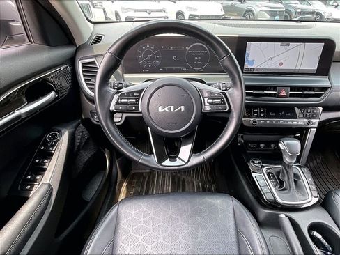 Used 2024 Kia Seltos EX AWD/4WD image 16