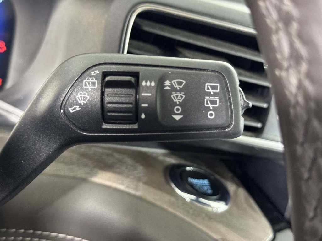 Used 2022 Ford Explorer Platinum w/ Technology Package AWD/4WD image 23