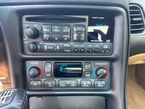 Used 2001 Chevrolet Corvette Coupe w/ Preferred Equipment Group2 RWD image 12