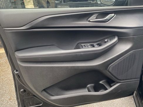 Used 2025 Jeep Grand Cherokee L Altitude image 11