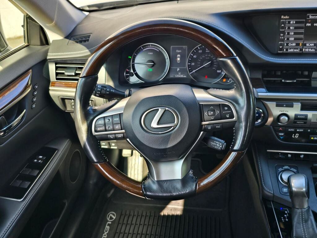 Used 2016 Lexus ES 300h w/ Navigation System Package FWD image 19