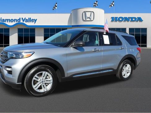 Used 2024 Ford Explorer XLT w/ Equipment Group 202A image 3