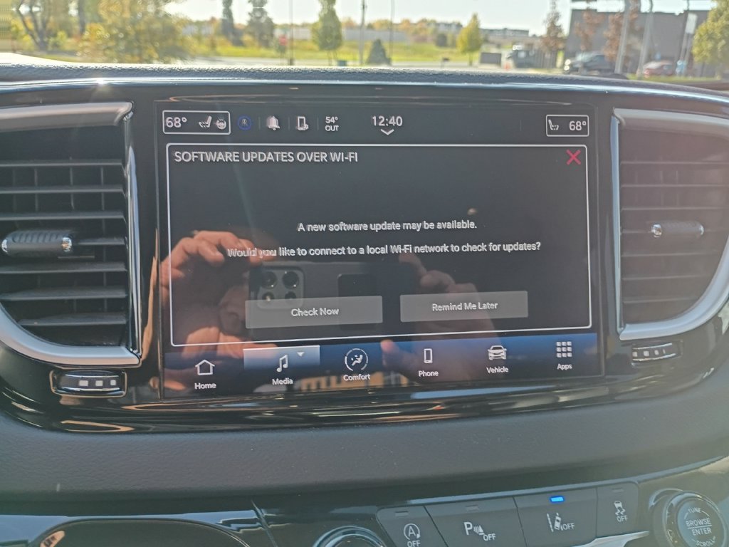 Used 2024 Chrysler Pacifica Touring-L FWD image 38