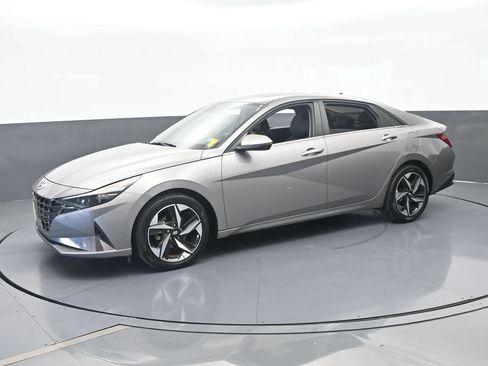 Used 2022 Hyundai Elantra Limited FWD image 2
