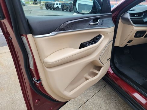 Used 2024 Jeep Grand Cherokee L Limited w/ Luxury Tech Group II image 6