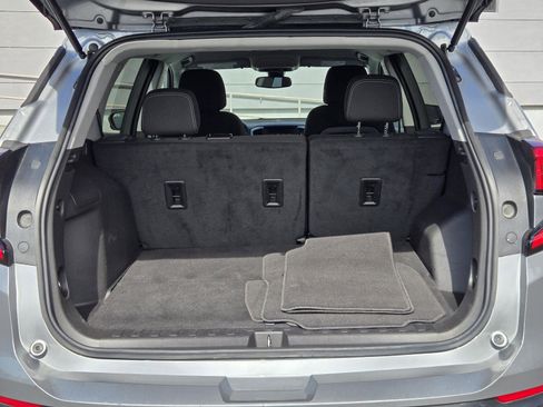 Used 2024 GMC Terrain SLE image 27