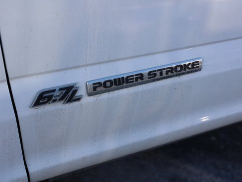 Used 2022 Ford F350 Limited image 11