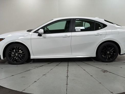 New 2026 Toyota Camry SE image 8